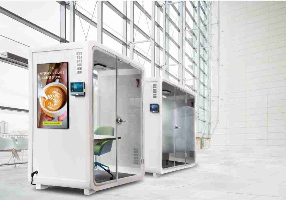 壹号平台子公司达擎之智慧行动办公舱，，采用PDLC智能调光玻璃设计，，，，透过通电与断电的电流切换，，呈现透明与雾面效果，，，具节能降耗特性并兼顾隐私，，确保信息安全