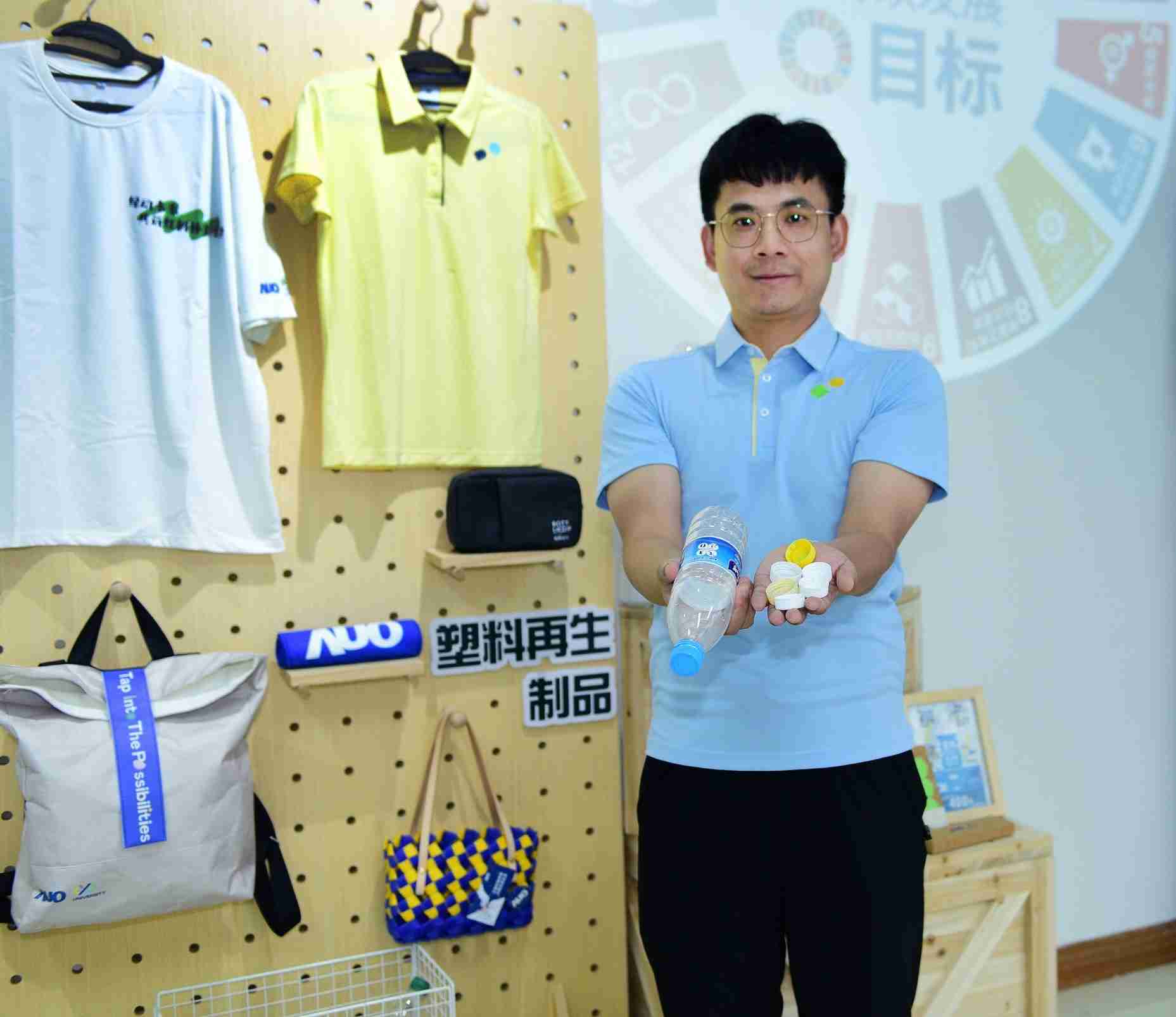 「2024智慧壹号平台展」永续发展馆中，，，展示壹号平台厦门驱动永续发展之成果，，，，包含将厂内废弃物再制为实用物品，，，，将永续发展理念深植于员工生活日常实践